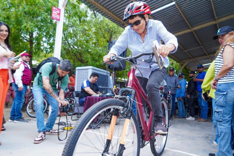 Gobierno de Sonora fortalece la movilidad con entrega de bicicletas en San Pedro El Saucito