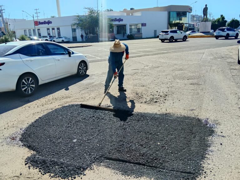 Realiza Gobierno de Hermosillo bacheo permanente en colonias de la ciudad