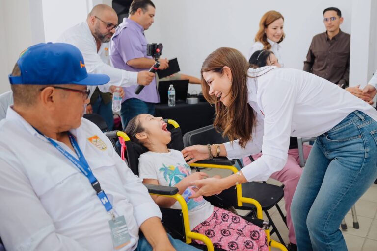 Entregan Patty Ruibal y Toño Astiazarán remodelación de unidades de apoyo a las familias en Miguel Alemán