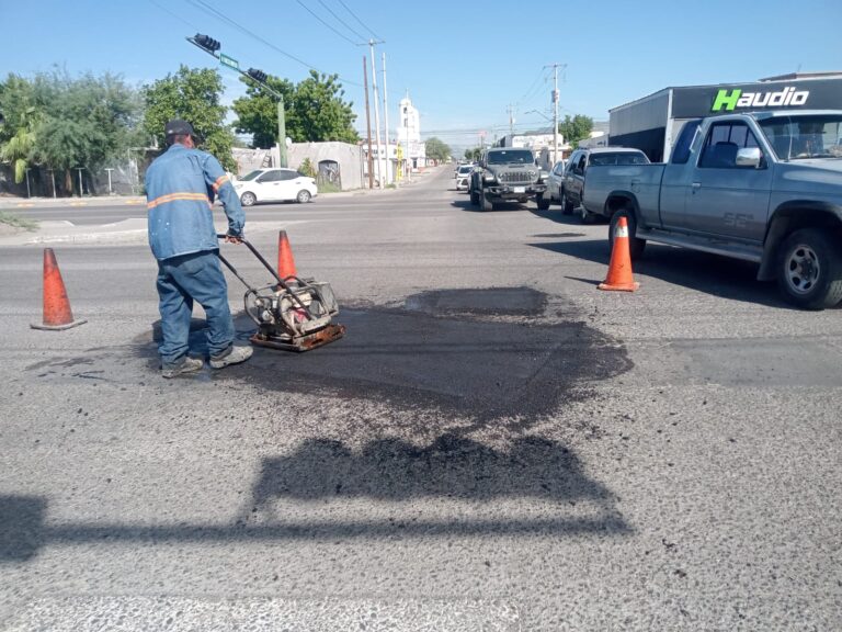 Con trabajo permanente cuadrillas realizan bacheo en la ciudad